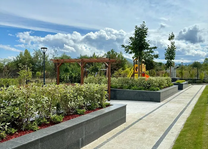 Business Park Cozy Lux & Private Garage Option