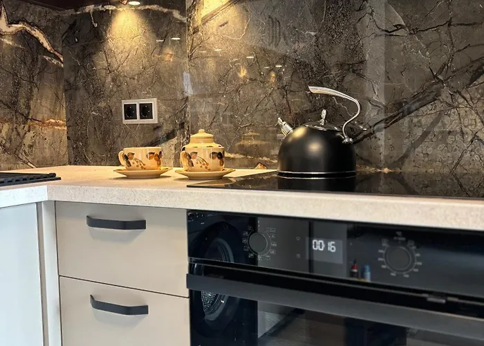 Business Park Cozy Lux & Private Garage Option