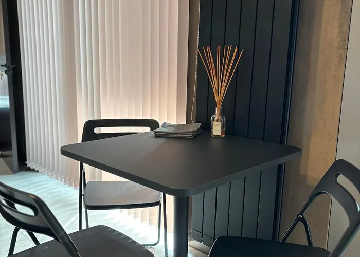 Business Park Cozy Lux & Private Garage Option דירה