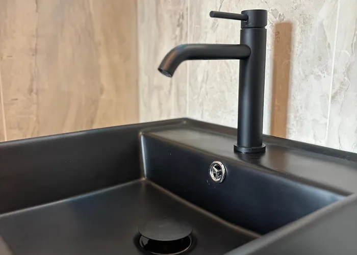 Business Park Cozy Lux & Private Garage Option *