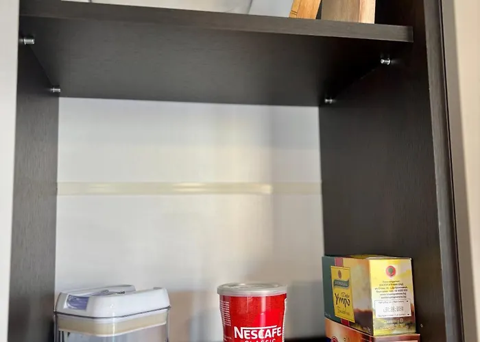 Business Park Cozy Lux & Private Garage Option