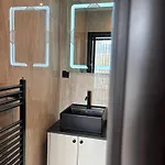 Allegra Cozy Luxury Near Business Park And 10 Min To Airport Apartment