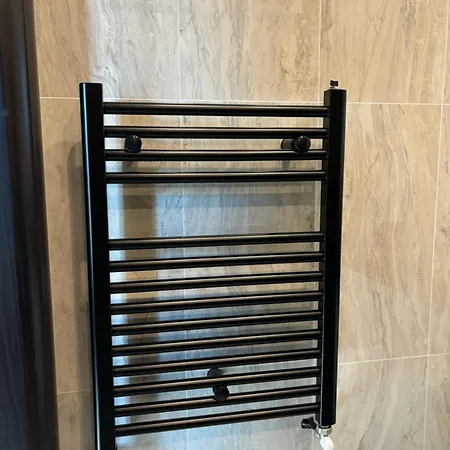 Business Park Cozy Lux & Private Garage Option *