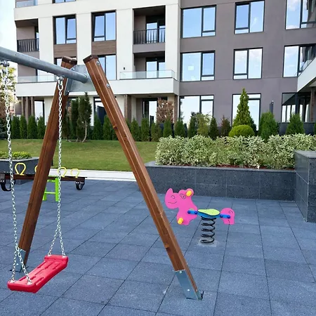 Business Park Cozy Lux & Private Garage Option *