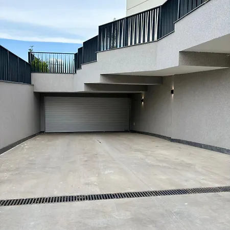 Apartman Business Park Cozy Lux & Private Garage Option *