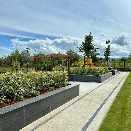 Business Park Cozy Lux & Private Garage Option