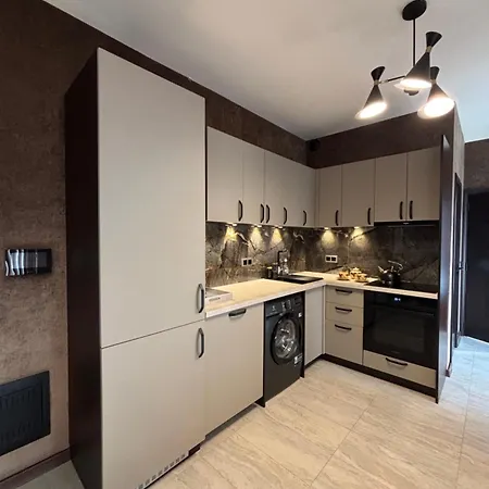 Apartman Business Park Cozy Lux & Private Garage Option