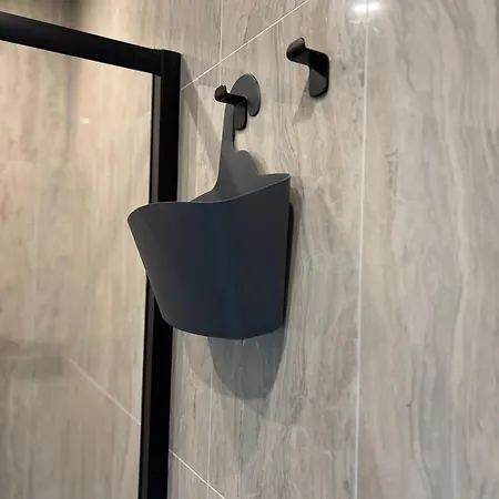 Business Park Cozy Lux & Private Garage Option