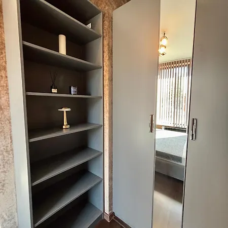 Business Park Cozy Lux & Private Garage Option