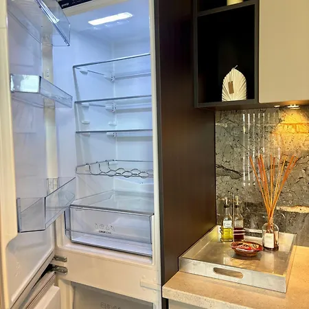 Business Park Cozy Lux & Private Garage Option