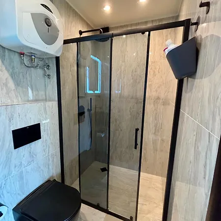 Business Park Cozy Lux & Private Garage Option