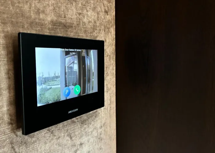 Business Park Cozy Lux & Private Garage Option