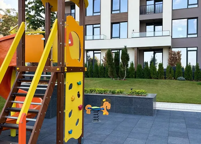 Апартамент Business Park Cozy Lux & Private Garage Option