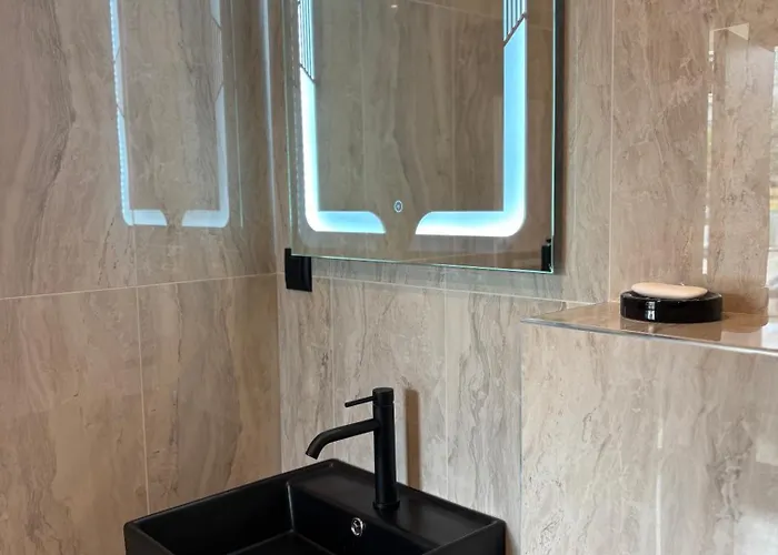 Business Park Cozy Lux & Private Garage Option *