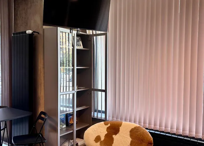 Business Park Cozy Lux & Private Garage Option