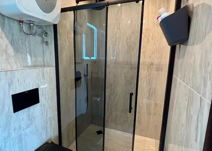 Business Park Cozy Lux & Private Garage Option