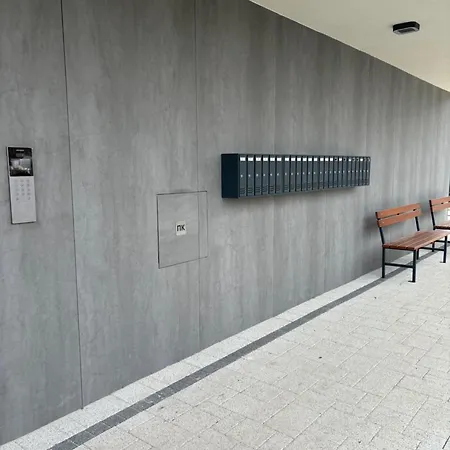 Business Park Cozy Lux & Private Garage Option アパート *