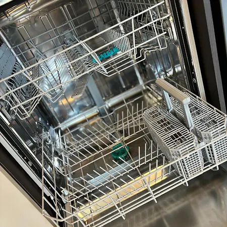 Business Park Cozy Lux & Private Garage Option