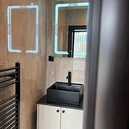 Business Park Cozy Lux & Private Garage Option Appartement