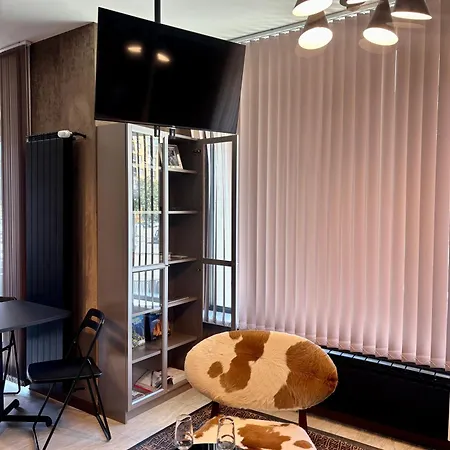 Business Park Cozy Lux & Private Garage Option