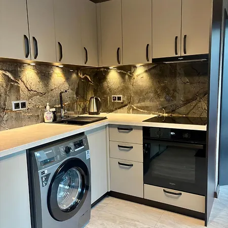 Business Park Cozy Lux & Private Garage Option